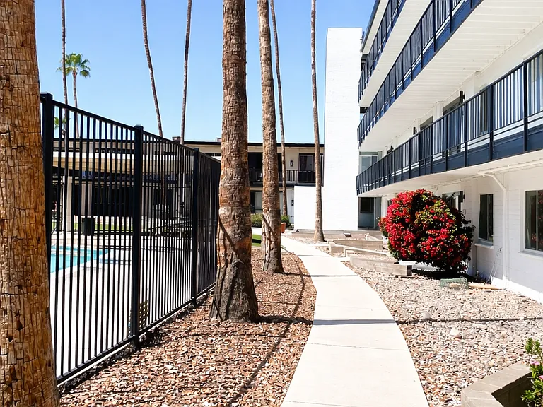 Miramonte on 3rd — Photo 9