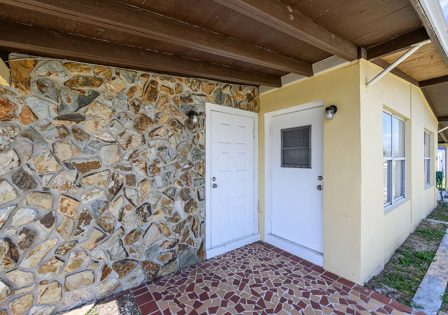 Central Location In Port Charlotte — Photo 3