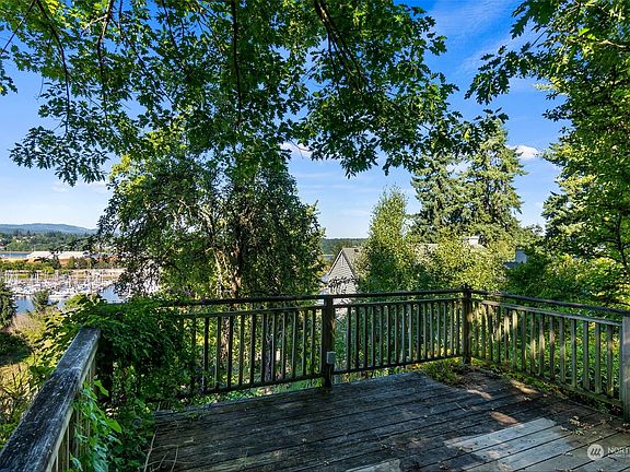3rd image of 1335 Pear Street NE