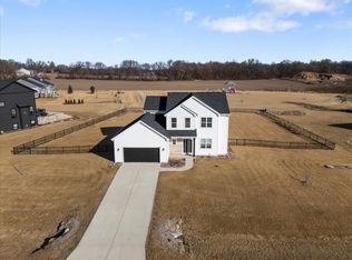 2208 Wooded Ridge Trl, Cottage Grove, WI 53527