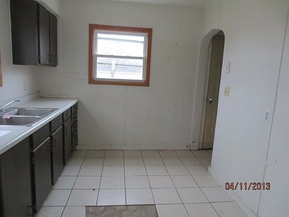 4th image of 527 Webster Ave