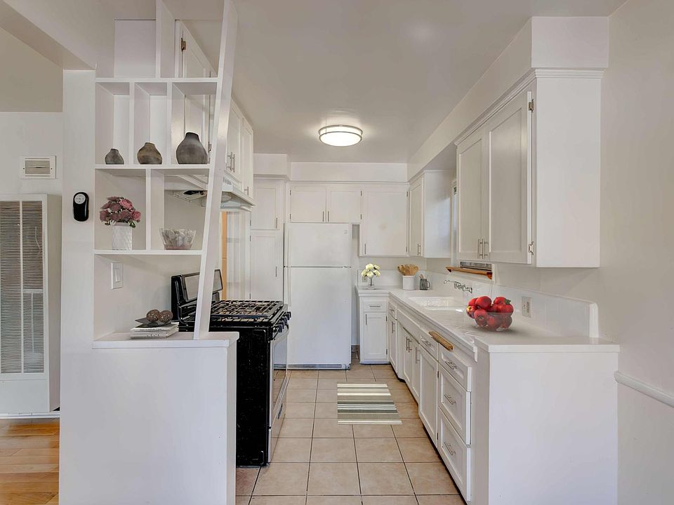 1st image of 1218 N Mansfield Ave APT 1