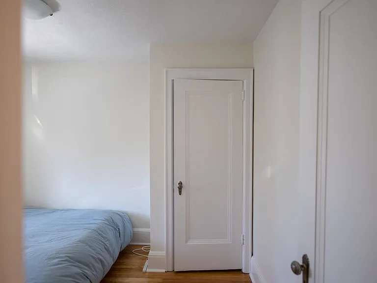856 Bronson Ave — Photo 36