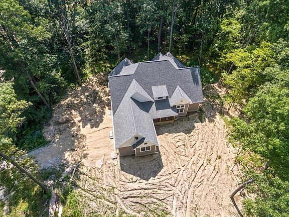 3rd image of 881 Cody Dr