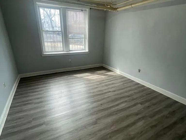 575 Grove St #2R — Photo 1