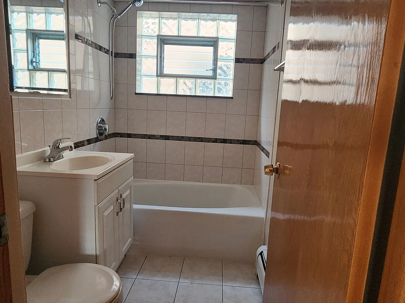2 bed, 1200 sqft, $1,800 — Photo 4