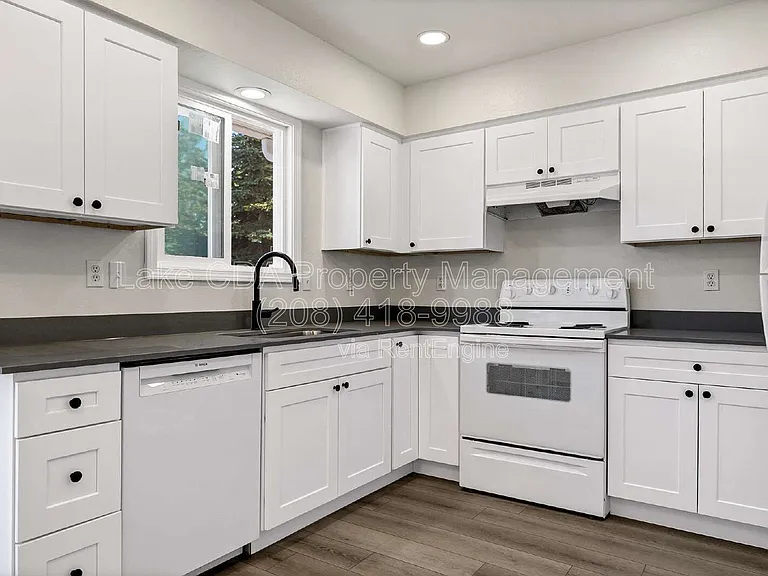 906 N 2nd St — Photo 9