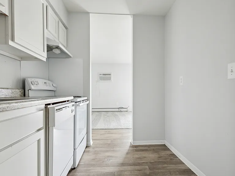 Fox Pointe Apartments — Photo 18