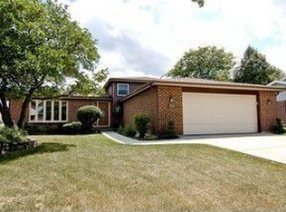 215 Arthur Ave, Roselle, IL 60172