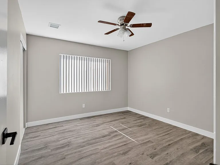 13392-13400 Magnolia Street — Photo 28