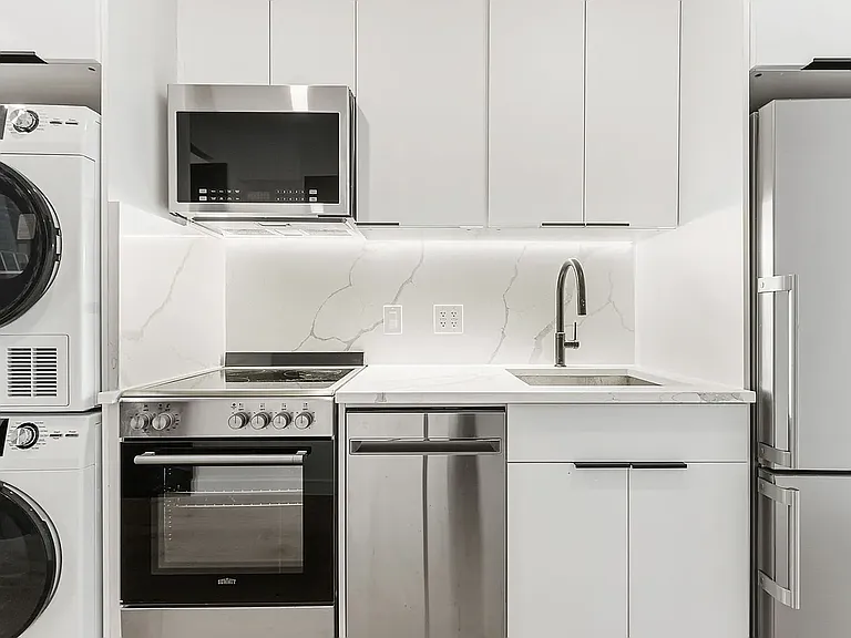 37 Woodhull St #2A — Photo 3