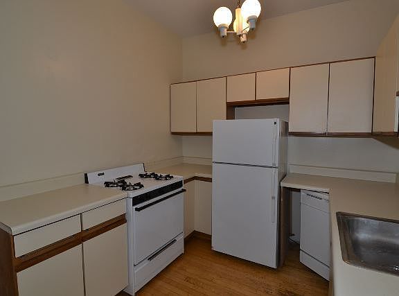 3rd image of 629 W Oakdale Ave #Ua3