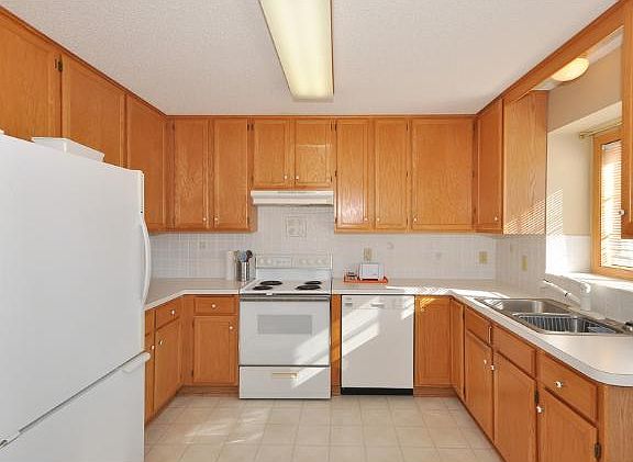 3rd image of 8616 Oxford Ln N