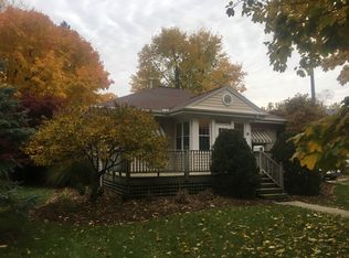 3 Harwood Pl, Bloomington, IL 61701