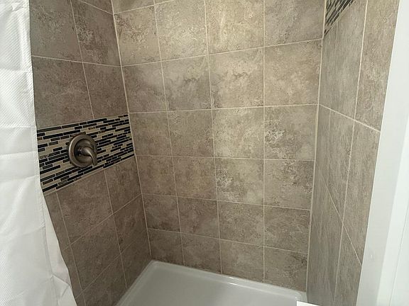 3rd image of 423 Rensselaer St