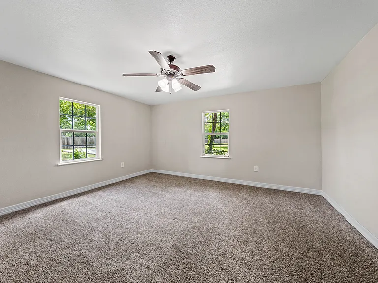 11700 N Oak St — Photo 41