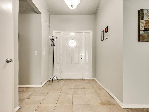 3rd image of 2933 Encino Dr