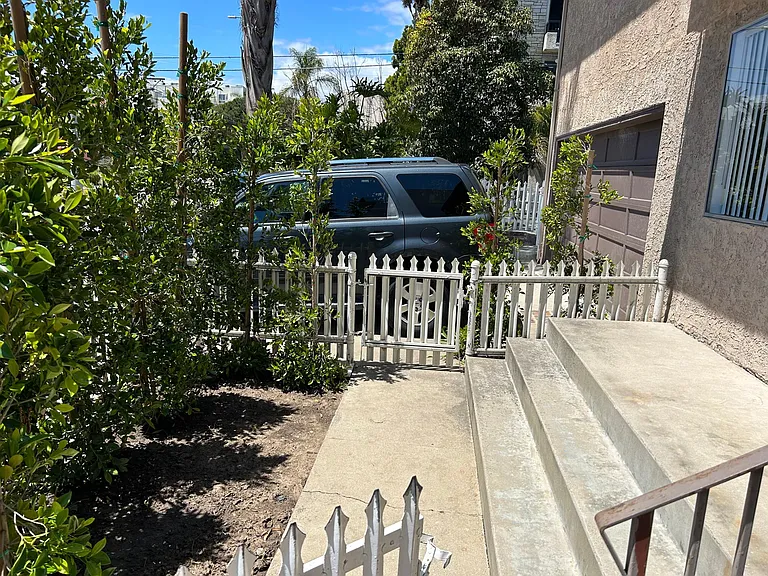 10722 Missouri Ave #6 — Photo 14