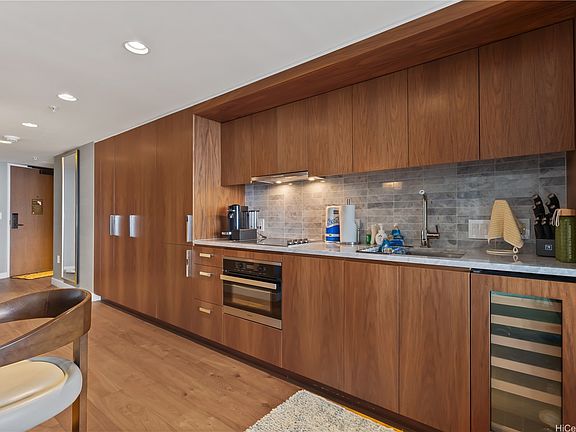 4th image of 2139 Kuhio Ave #2802