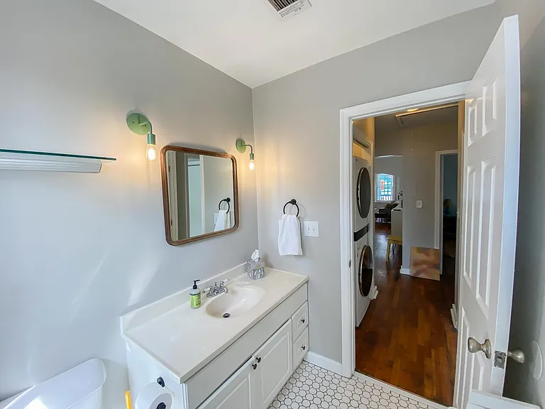 1205 E 42nd St — Photo 25