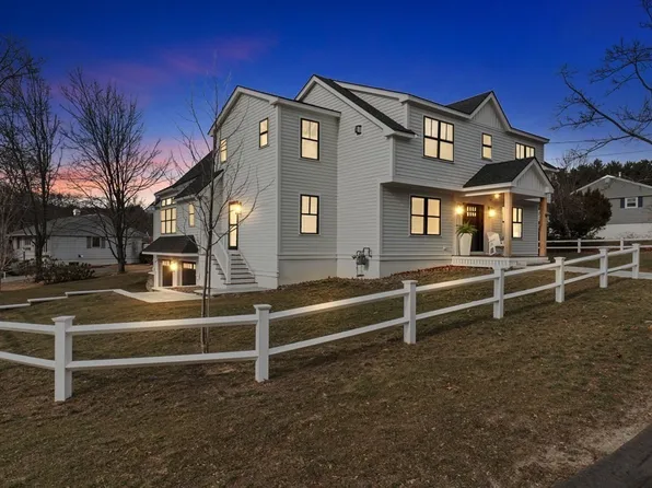 10 Briggs Ave, Newburyport, MA 01950