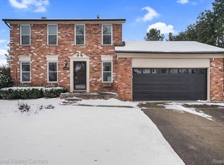 19502 Stamford Dr, Livonia, MI 48152