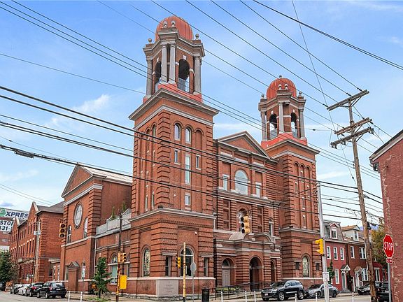 2nd image of 2132 Sarah St #207