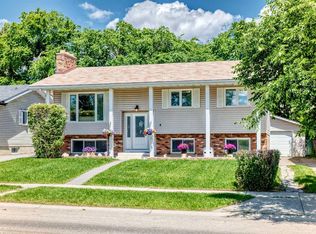 11335 S Braeside Dr SW, Calgary, AB T2W 2V6