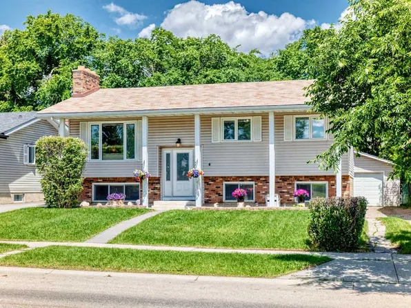 11335 S Braeside Dr SW, Calgary, AB T2W 2V6