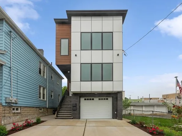 75 E 26th St #1, Bayonne, NJ 07002