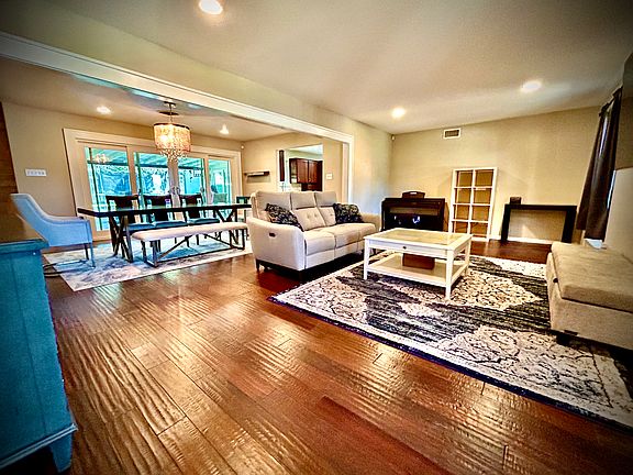 3rd image of 3613 Lynndale Pl