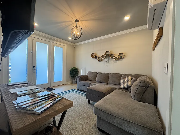 412 Ziegler St — Photo 13