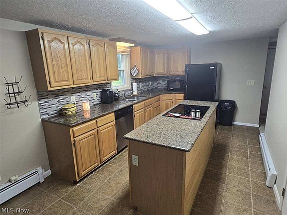 4th image of 387 Stable Dr