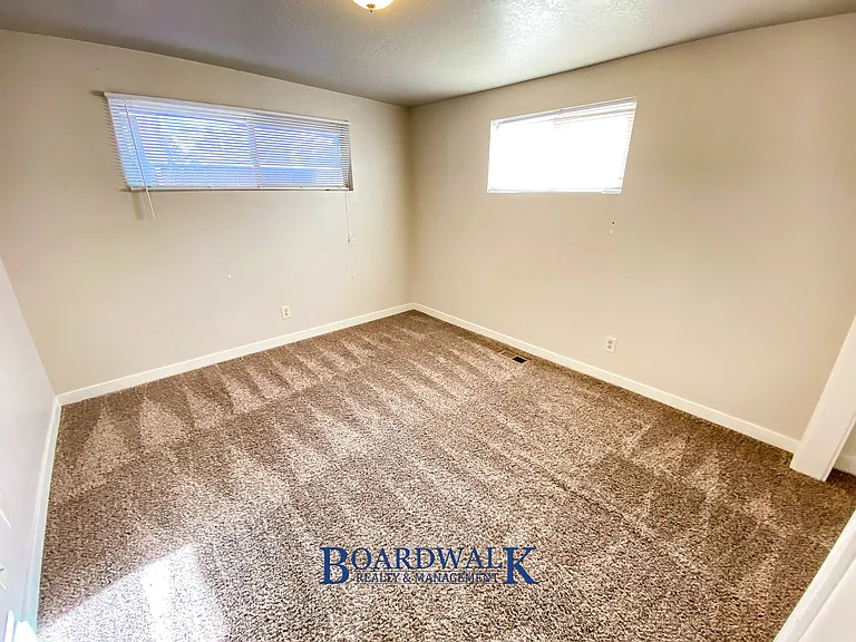 325 E Baird Cir — Photo 15