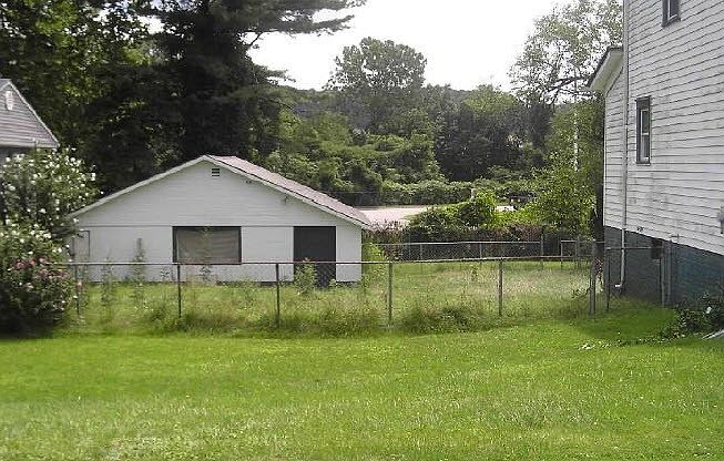 2nd image of 2104 Chester Ave