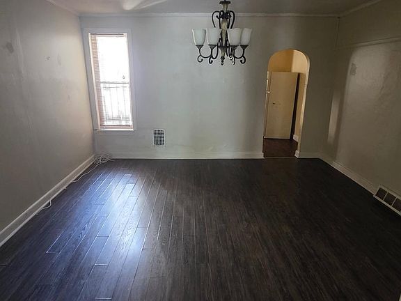 2nd image of 1309 Park Blvd