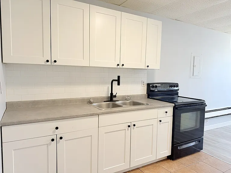 581 Pierre Ave #5 — Photo 5