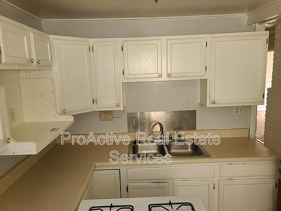 5th image of 8221 Mercer Dr