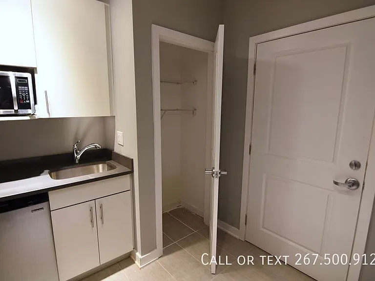 535 N Budd St #2B — Photo 7