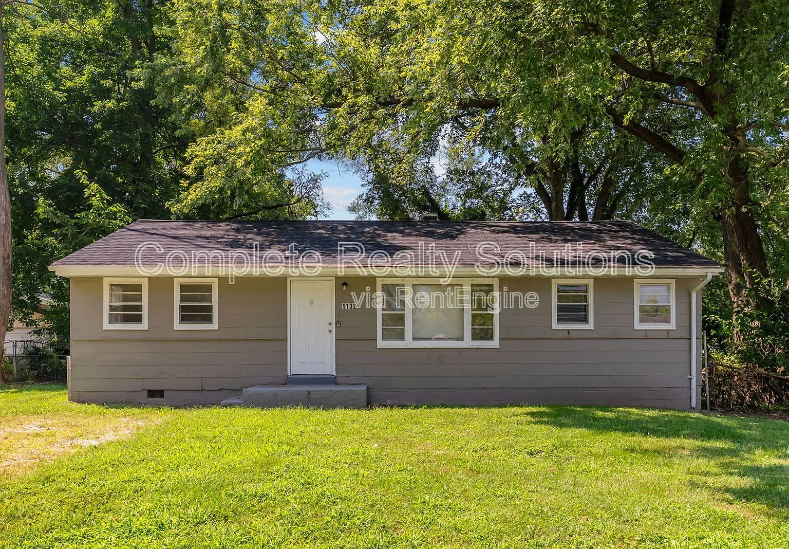 4 bed, 1.0 bath, 1080 sqft, $1,100 — Photo 1