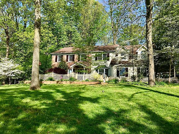 Private, cul-de-sac ,woodlan