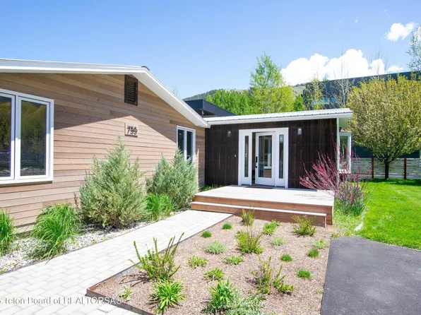 755 Cache Creek Dr, Jackson, WY 83001