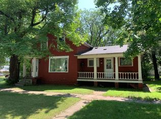 705 8th Ave, Menominee, MI 49858