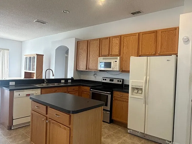 136 Grantham Dr — Photo 27