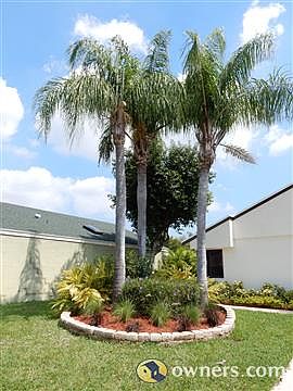 3rd image of 26 Hawthorne Ln