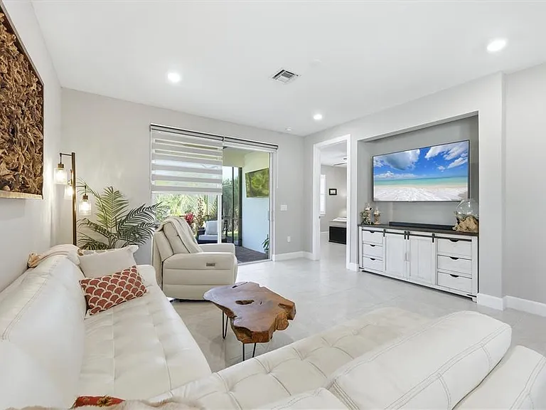 25029 Pearl Lake Cir — Photo 18