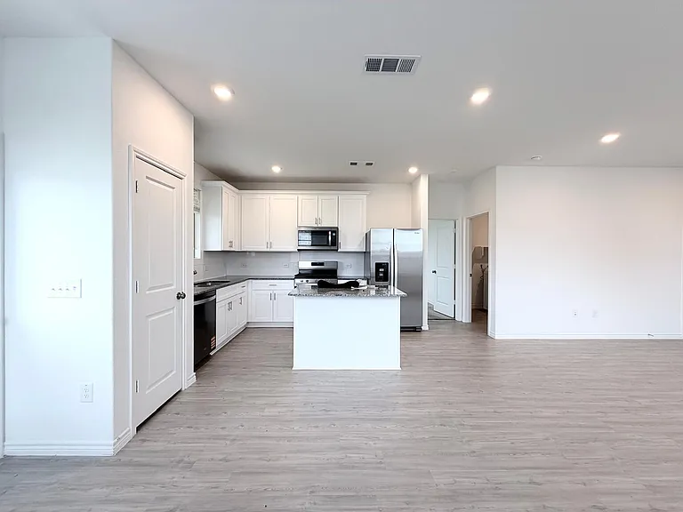 1372 Bright Hill Dr — Photo 3