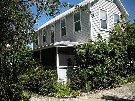 3rd image of 822 Madrid Ave