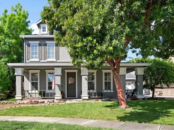 328 Plumcrest Ct, Oakdale, CA 95361