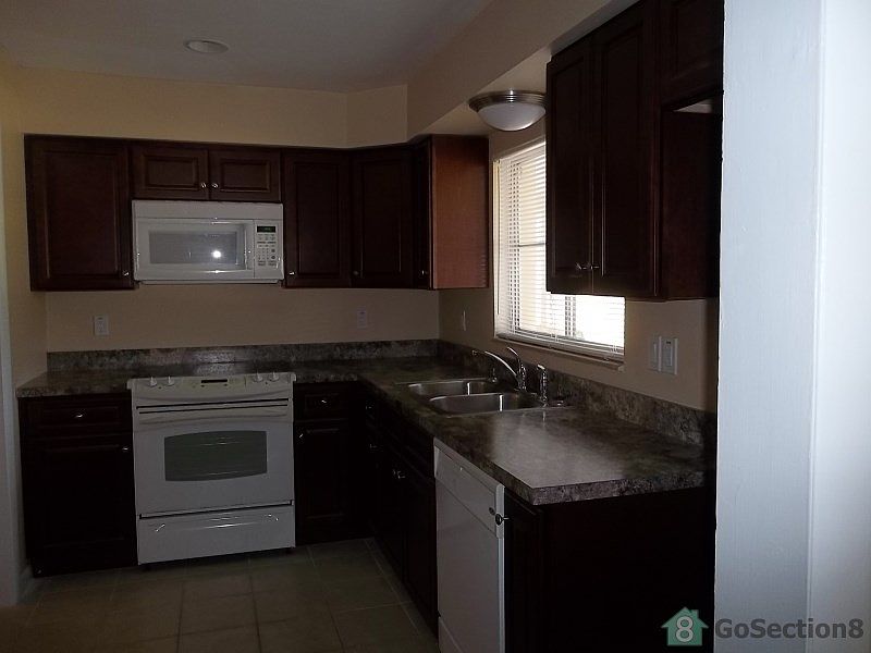 2nd image of 1326 SE 46th St #L